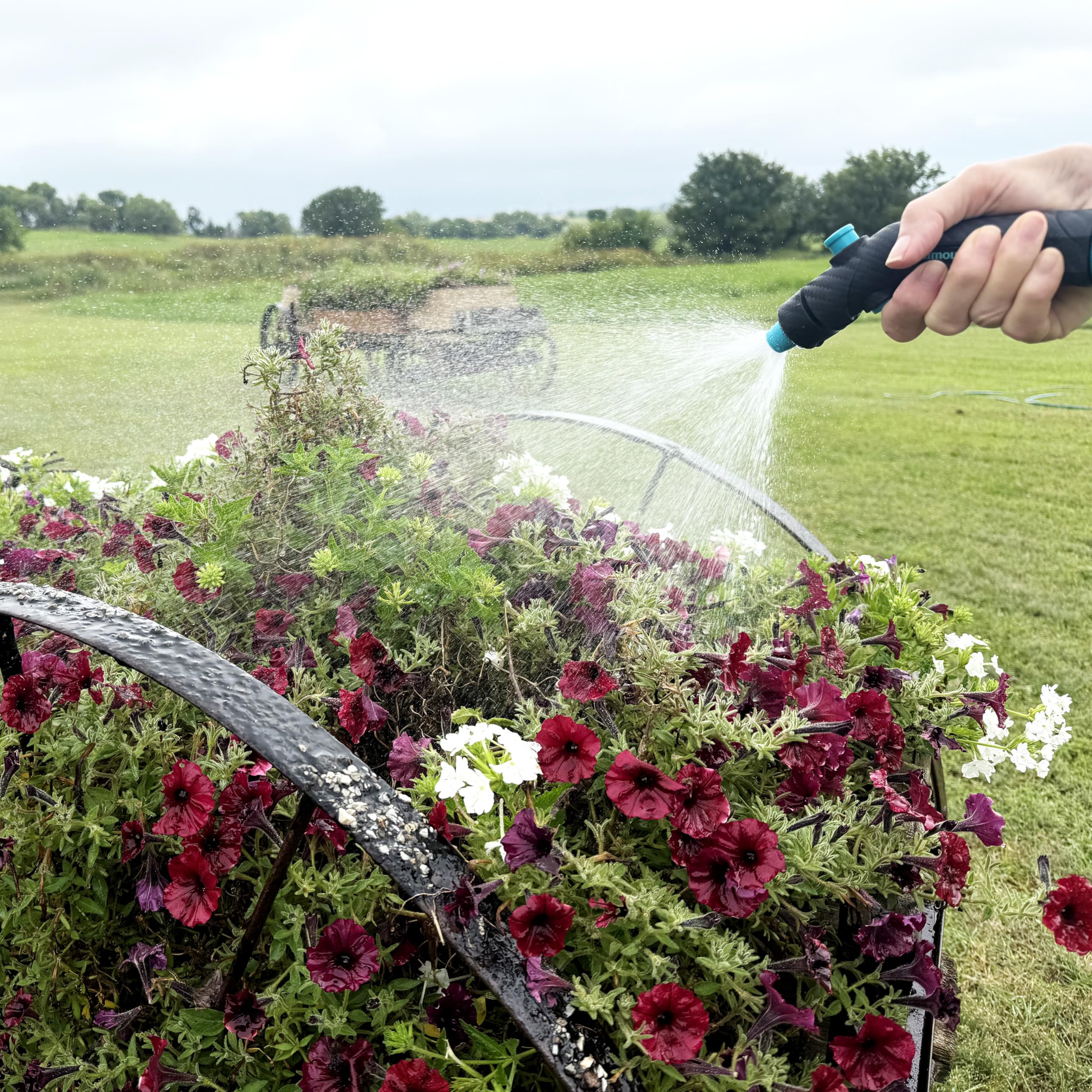 Gilmour Adjustable Button Control Hose Nozzle, Graphite Metal, Swivel Connect, Leak-Free Trigger, Ergonomic Grip, Jet-to-Rinse Spray Head - Image 8