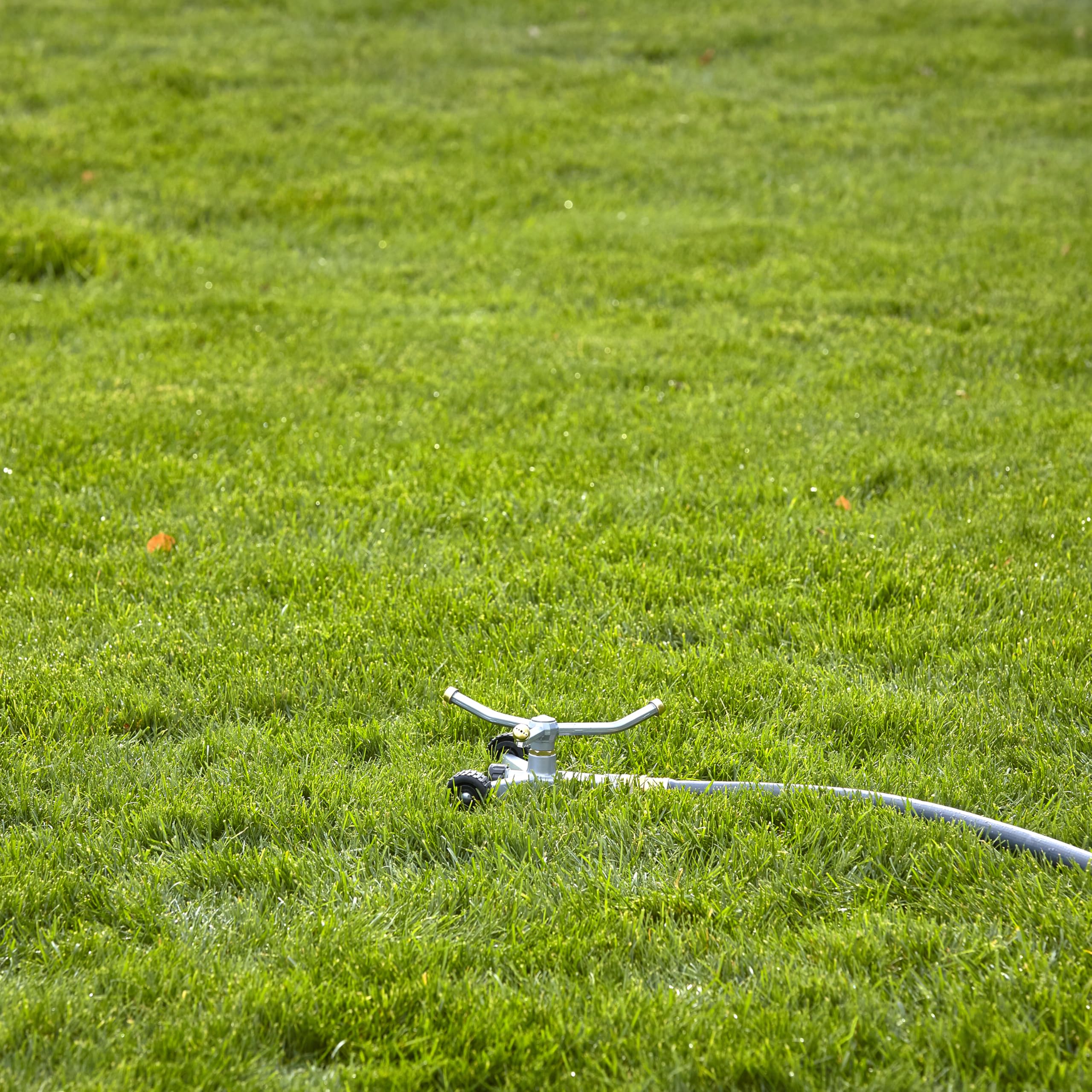 Gilmour Heavy Duty 692 Sq Ft Spinning Sprinkler with Wheeled Base, Metal Whirling Sprinkler Head for 360 Degree Coverage in Flower Beds and Vegetable Gardens - Image 5